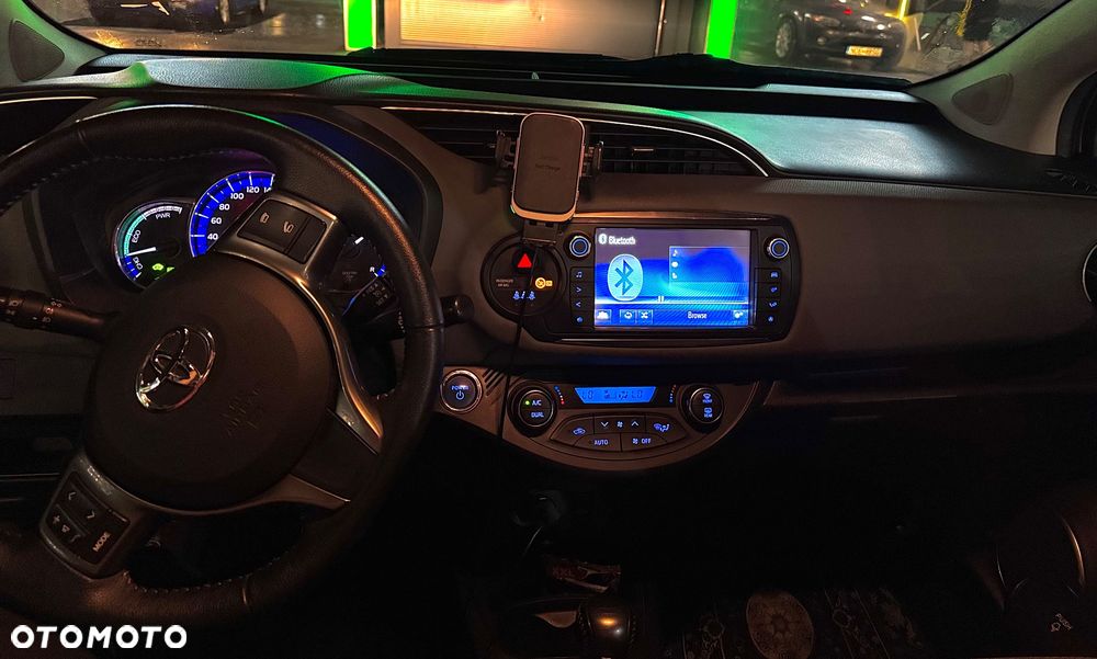 Toyota Yaris Hybrid 100 Dynamic EU6 - 13