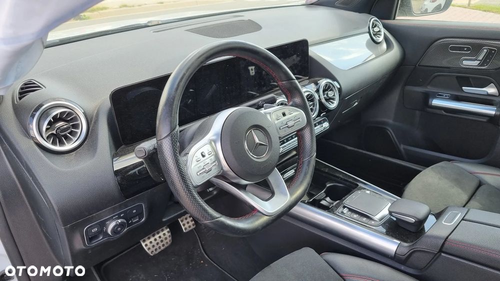 Mercedes-Benz GLA 250 e 8G-DCT AMG Line - 26