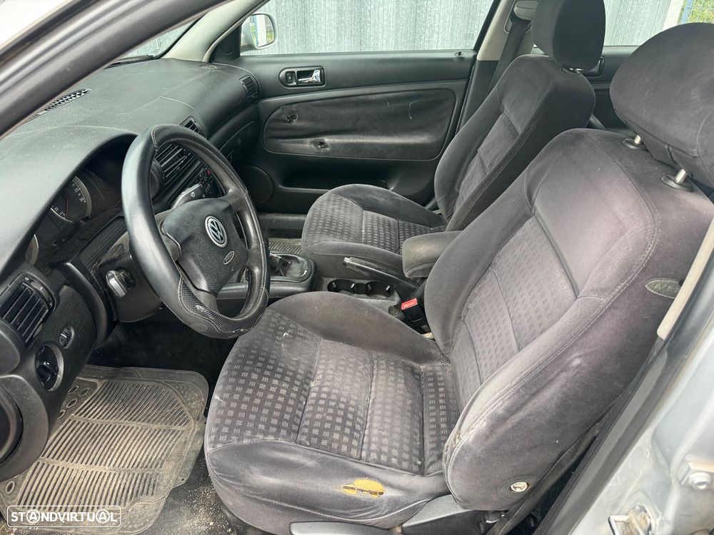 VW Passat 1.9 TDi Confortline - 8