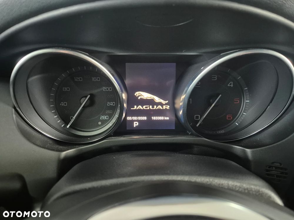 Jaguar XE 2.0 D R-Sport - 22