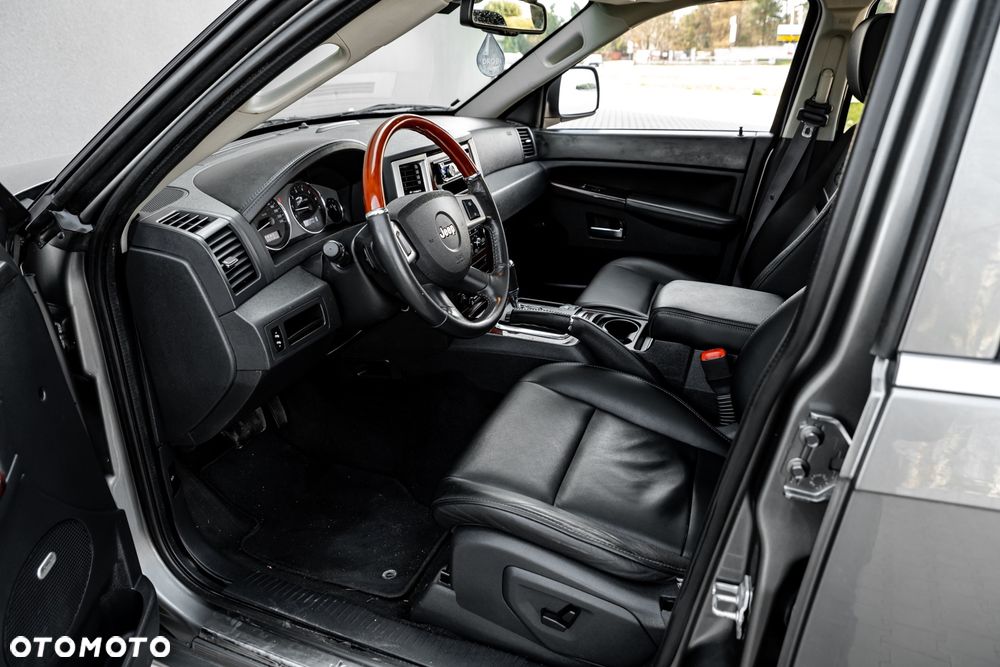 Jeep Grand Cherokee - 17