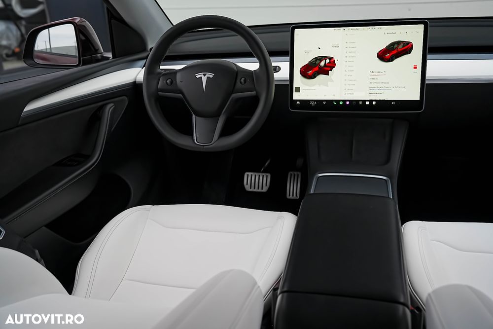 Tesla Model Y - 12