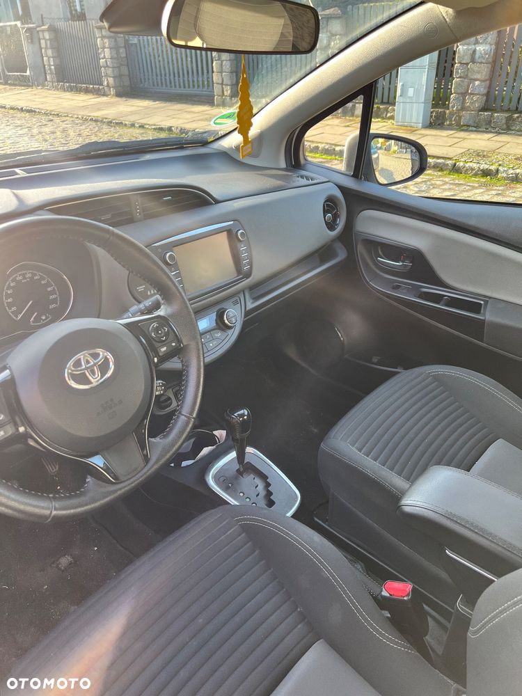 Toyota Yaris Hybrid 100 Active EU6 - 6