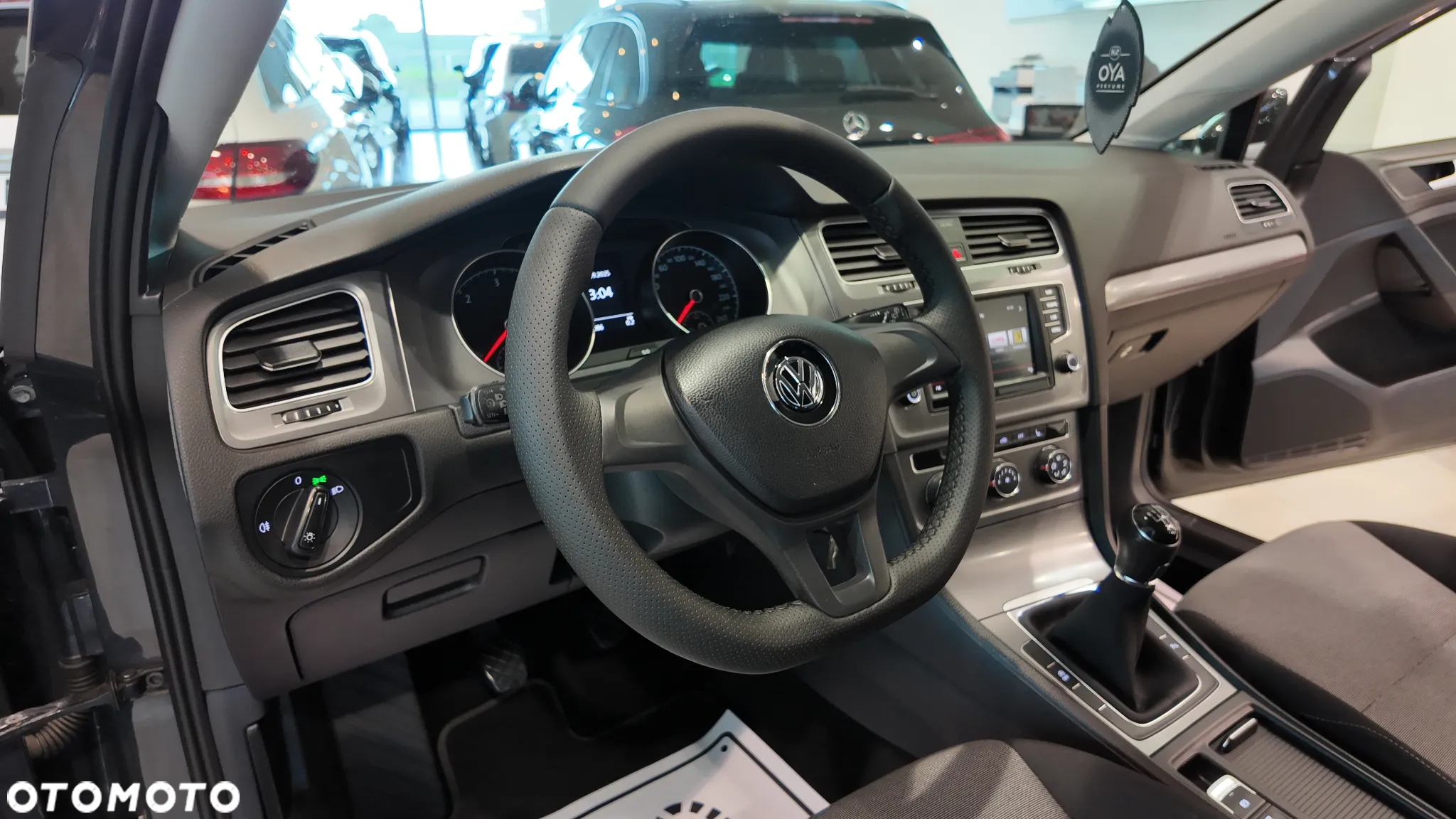 Volkswagen Golf 1.6 TDI BlueMotion Technology Cup - 25