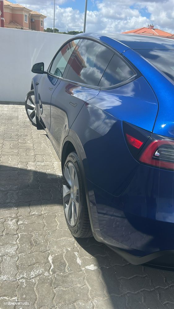 Tesla Model Y - 8