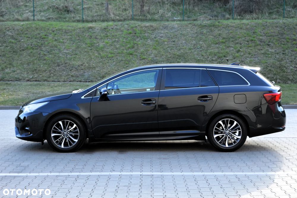 Toyota Avensis 2.0 Prestige MS - 25