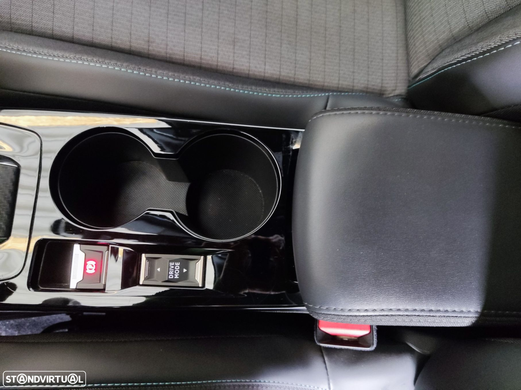 Peugeot 2008 1.2 PureTech Allure EAT8 - 18