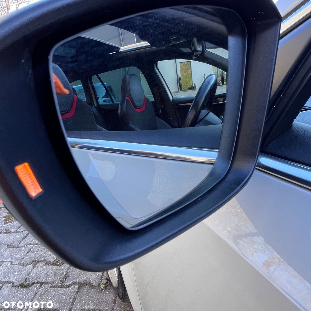 Skoda Octavia 2.0 TDI DSG RS - 21