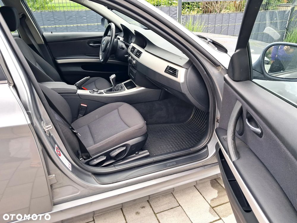 BMW Seria 3 318d DPF Edition Sport - 19