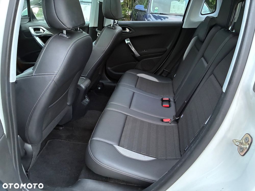 Peugeot 2008 1.6 e-HDi Allure S&S - 9