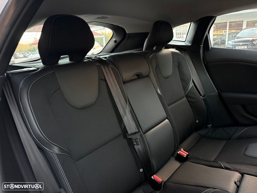 Volvo V40 1.6 D2 Summum - 10