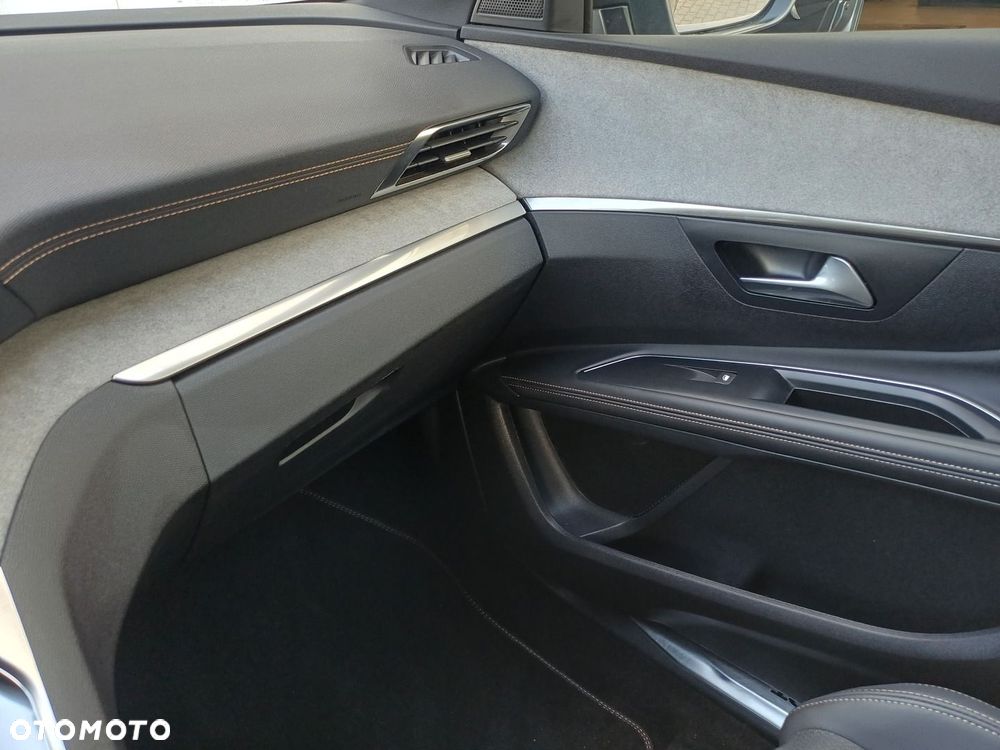 Peugeot 5008 1.2 PureTech mHEV GT S&S e-DCS6 - 32
