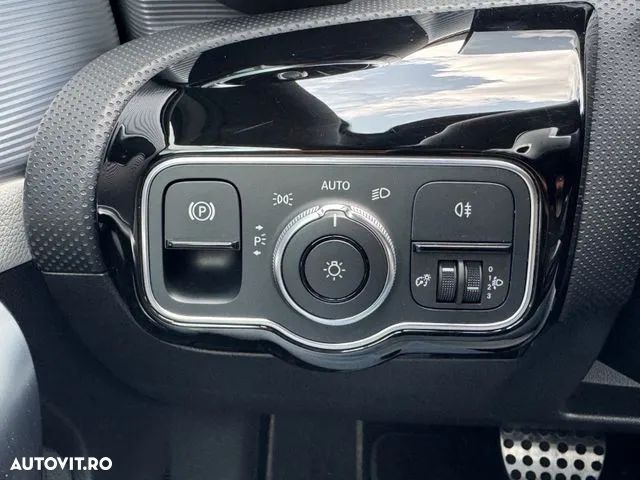 Mercedes-Benz A - 16