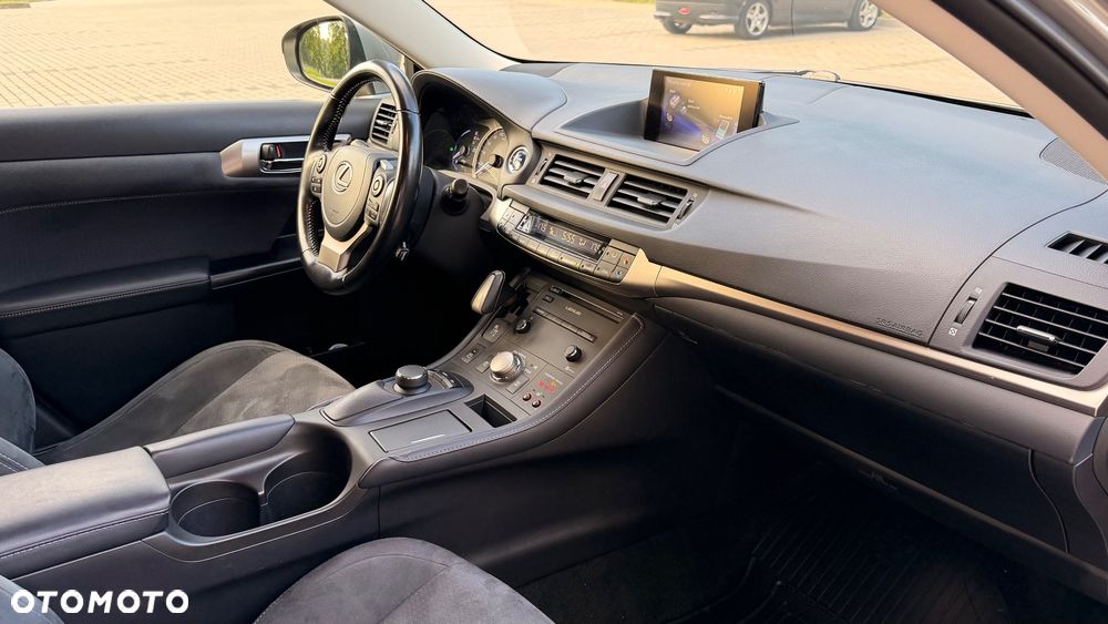 Lexus CT - 17