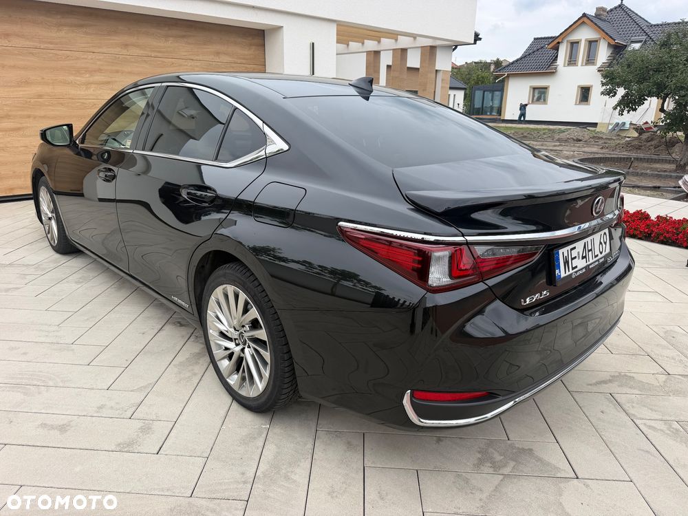 Lexus ES 300h Business Edition + - 2