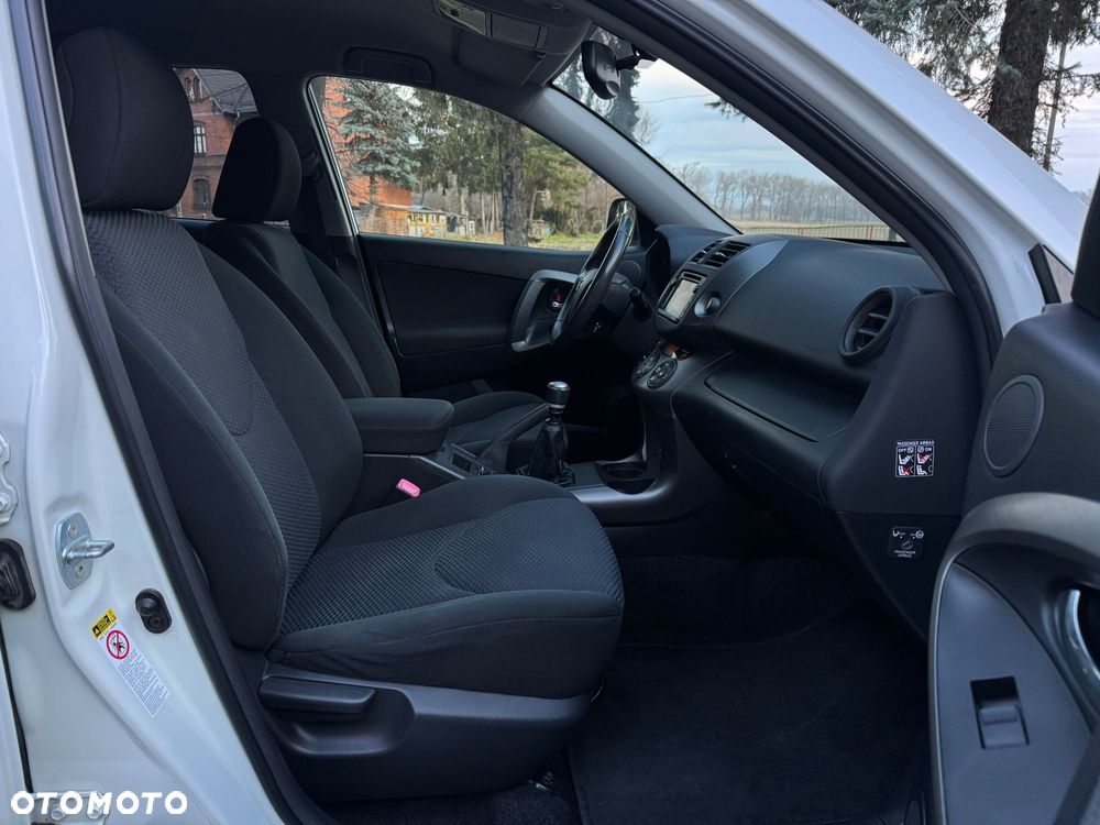 Toyota RAV4 2.2 D-4D Premium - 8