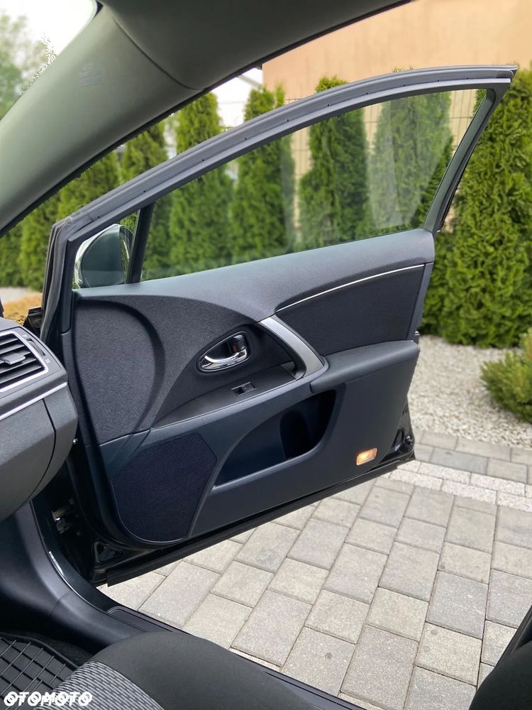 Toyota Avensis 1.8 Multidrive S Sol - 29