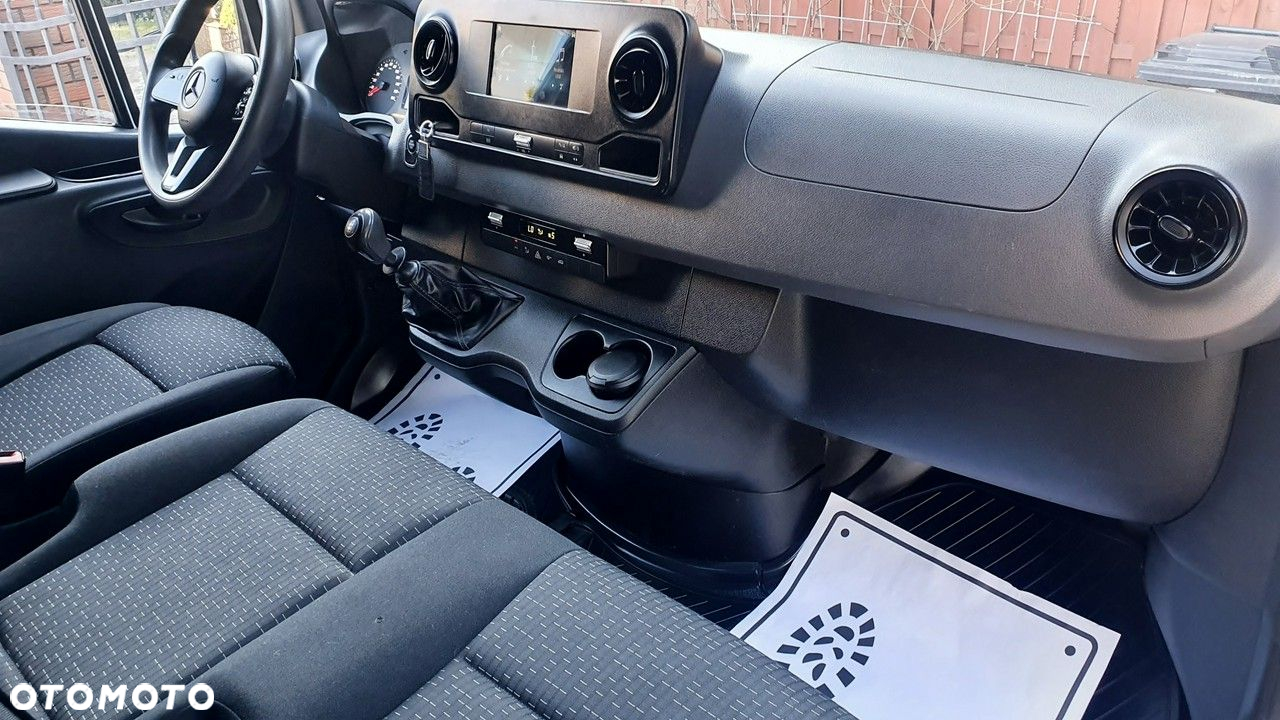 Mercedes-Benz Sprinter - 21