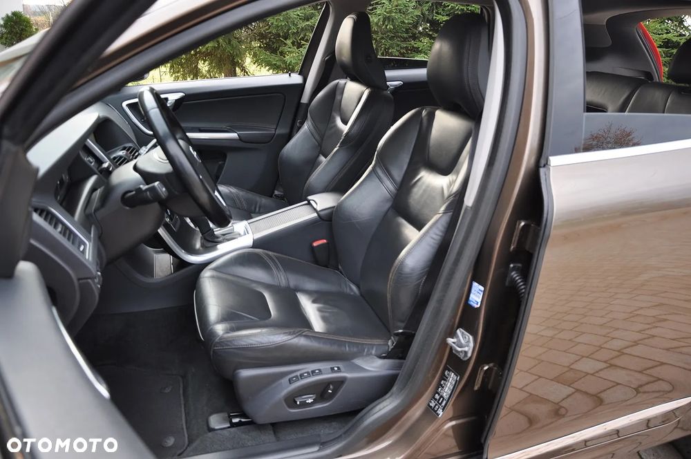 Volvo XC 60 D4 Geartronic Summum - 17