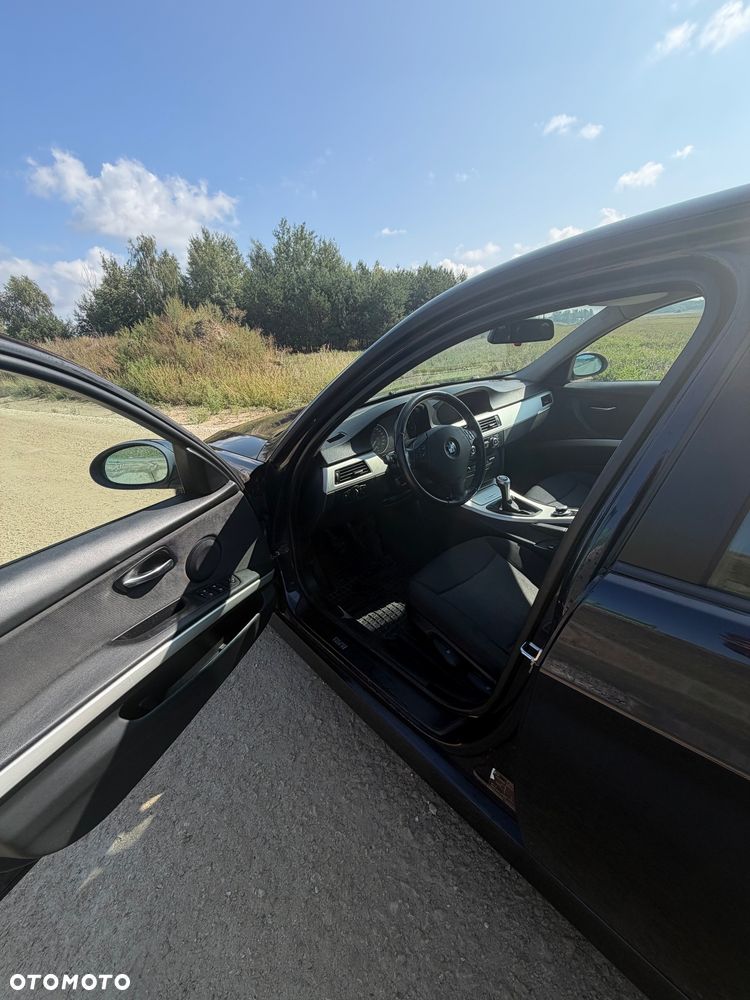 BMW Seria 3 320i - 5