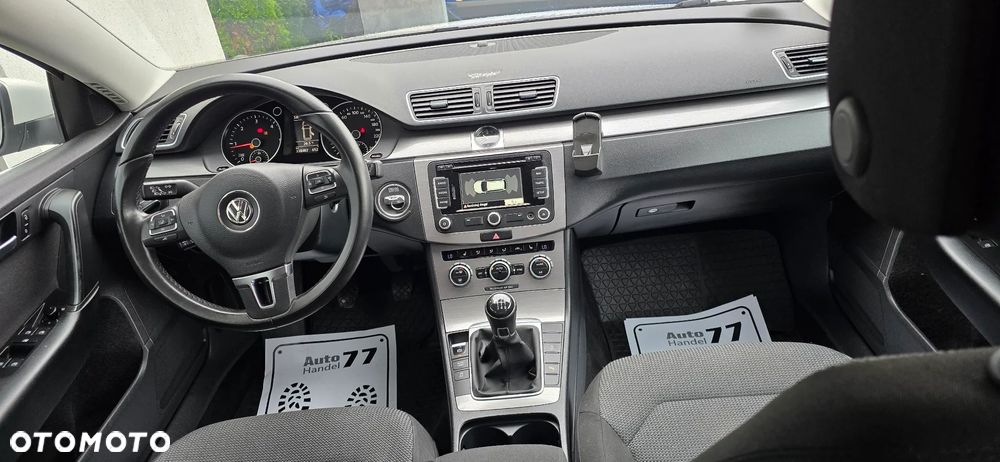 Volkswagen Passat 2.0 TDI Comfortline - 11