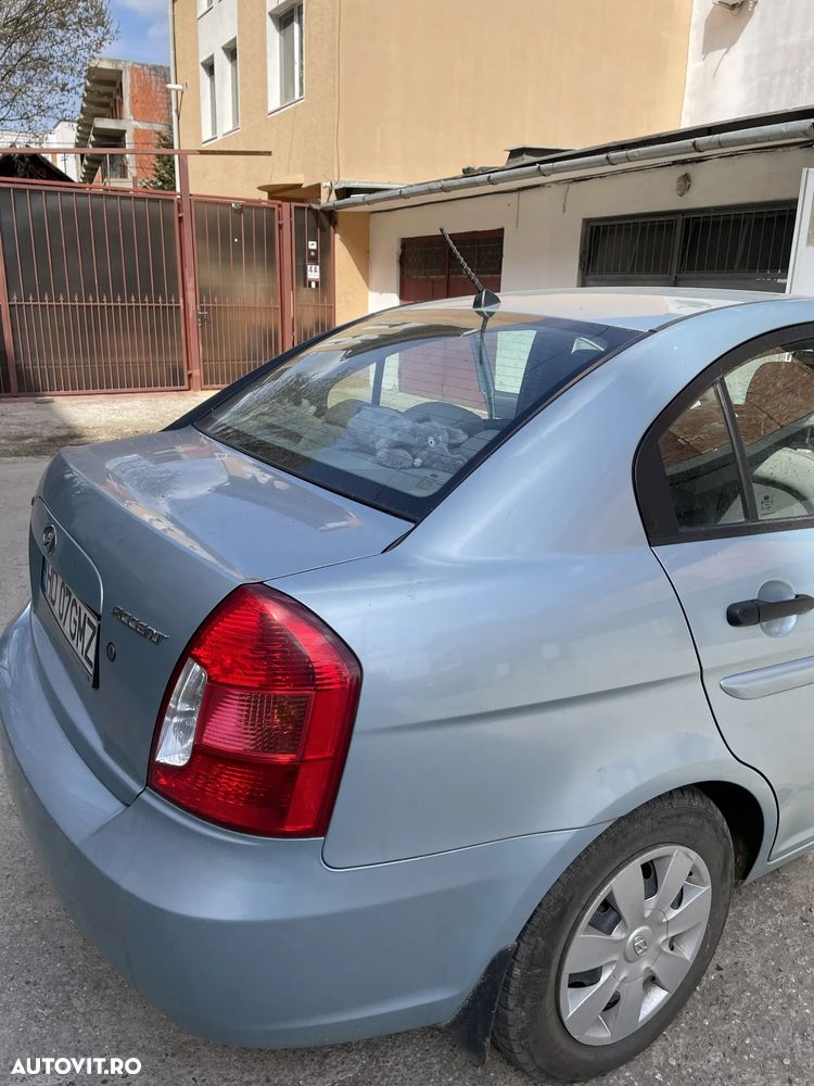 Hyundai Accent - 5