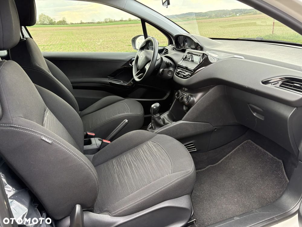 Peugeot 208 - 18