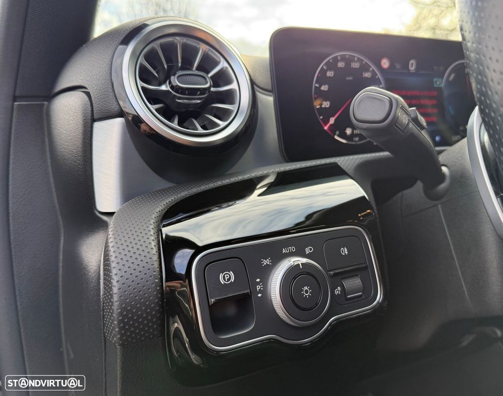 Mercedes-Benz A 250 e AMG Line - 13