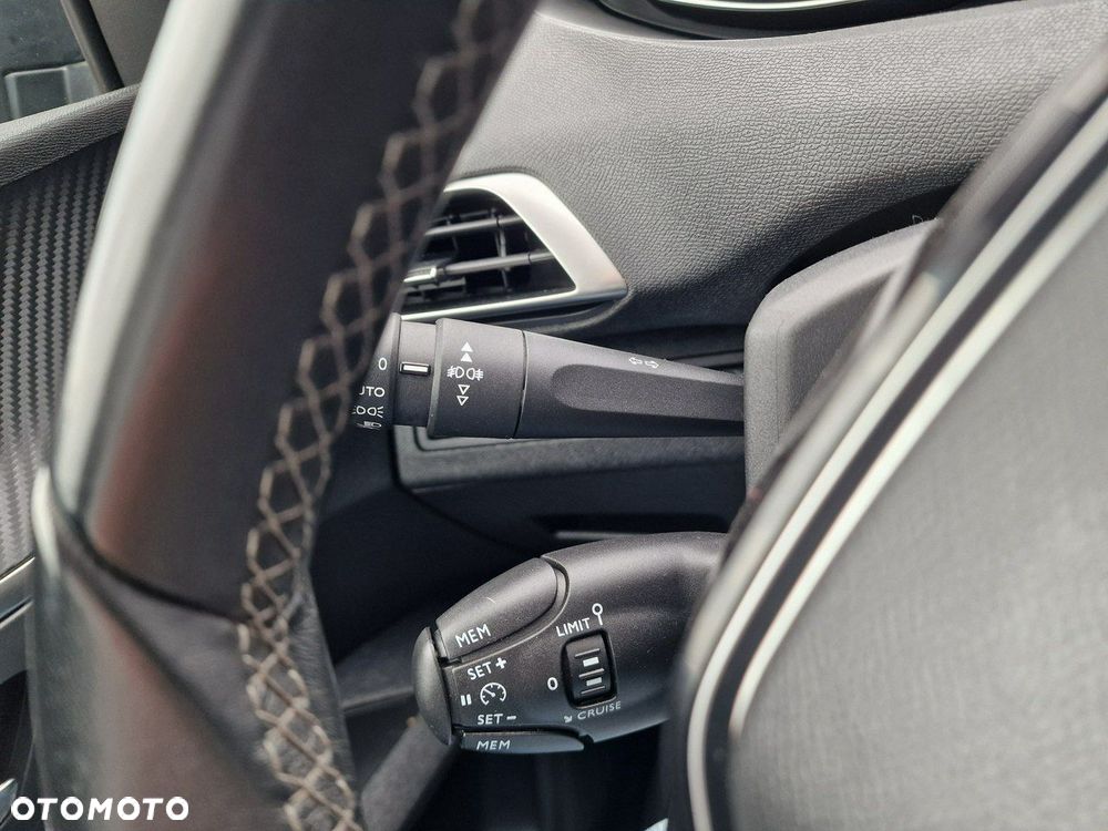 Peugeot 5008 1.5 BlueHDi Allure S&S - 34