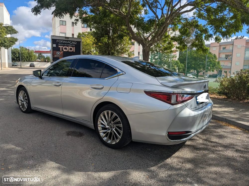 Lexus ES 300h Executive+ - 26