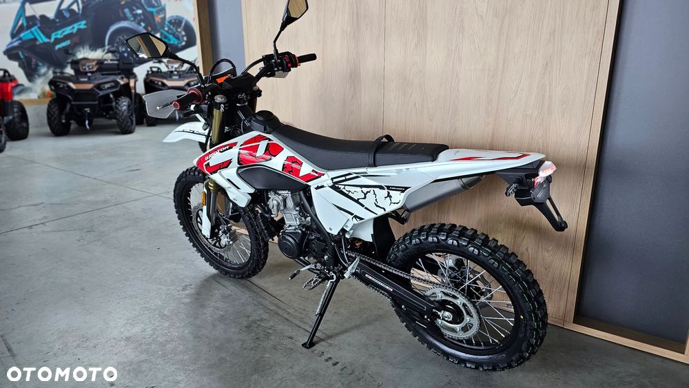 QJMOTOR COV 125X - 3