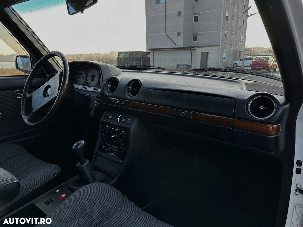 Mercedes-Benz W123 - 28