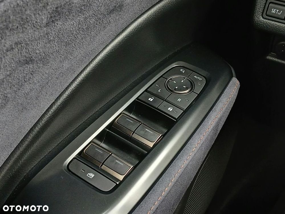 Lexus LBX 1.5 Hybrid Cool AWD - 36