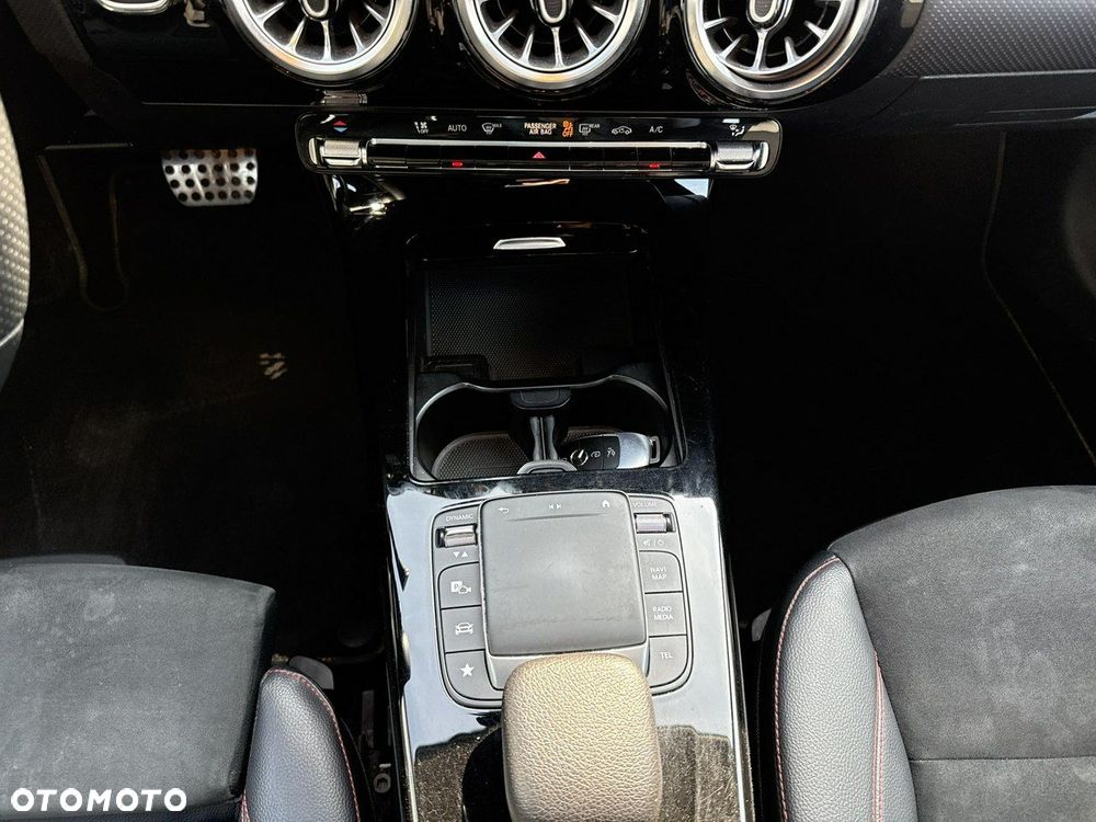 Mercedes-Benz CLA - 24