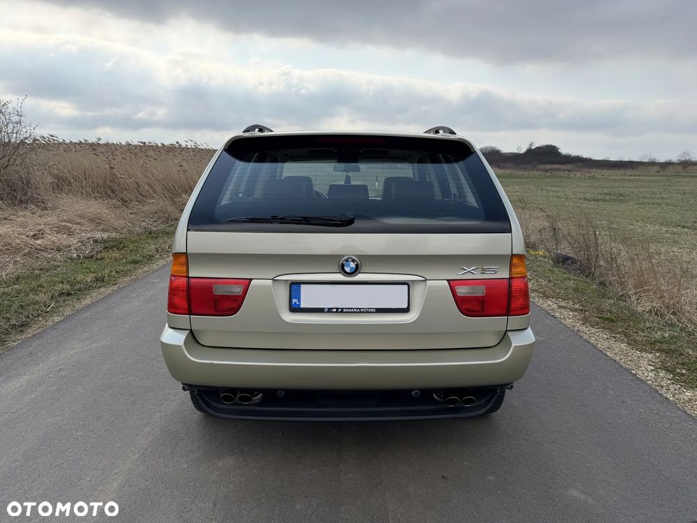 BMW X5 4.4i - 6