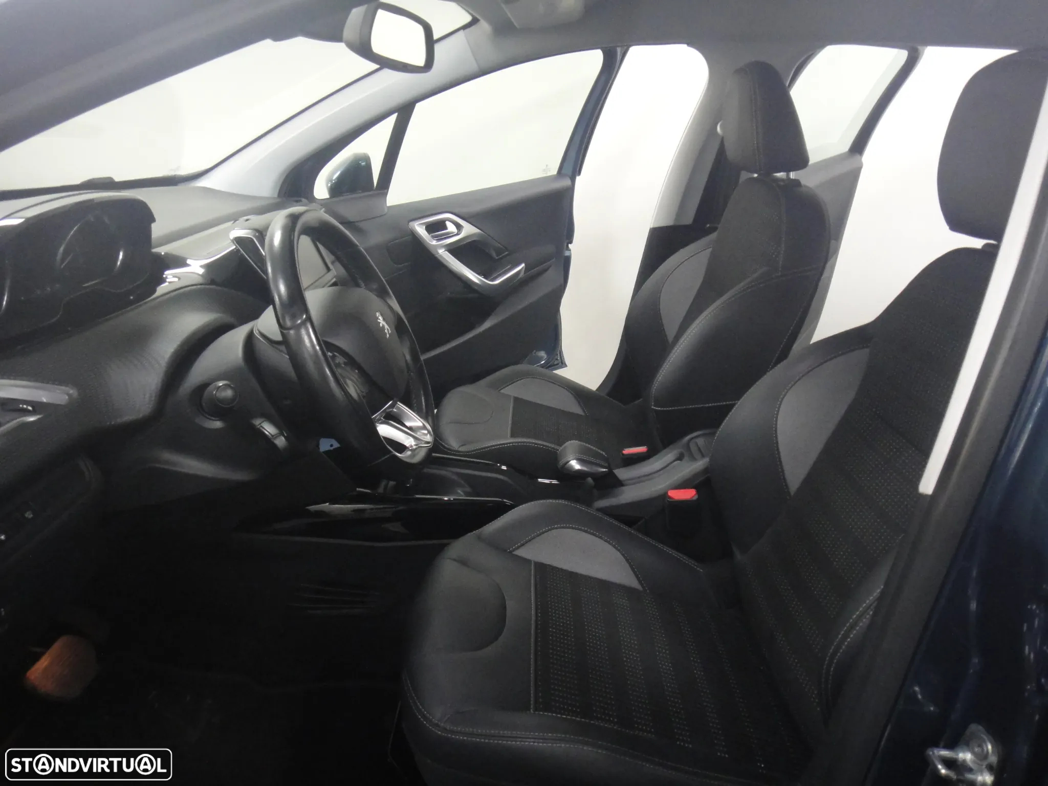 Peugeot 2008 1.2 PureTech Allure EAT6 - 10