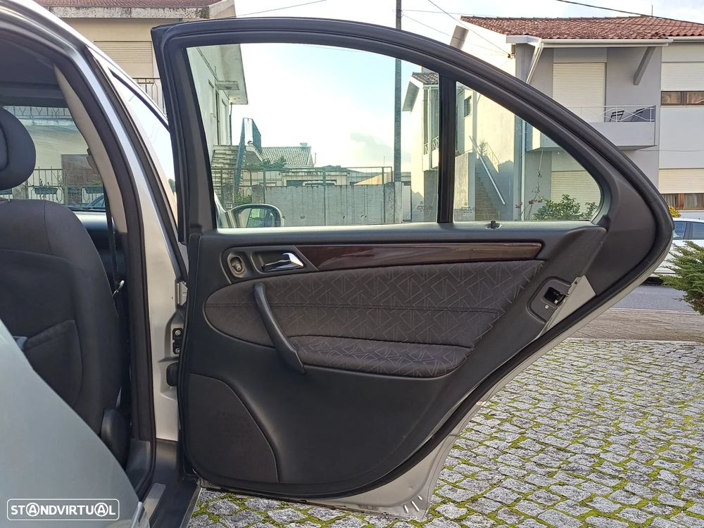 Mercedes-Benz C 220 CDI Auto Avantgarde - 38