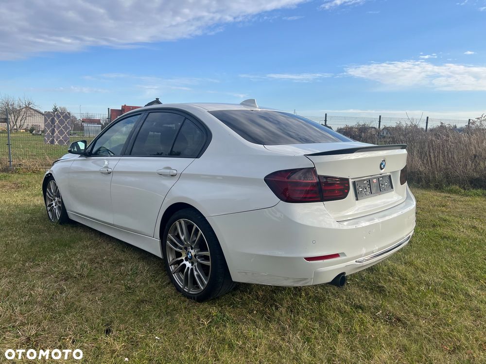 BMW Seria 3 320i Sport Line - 18