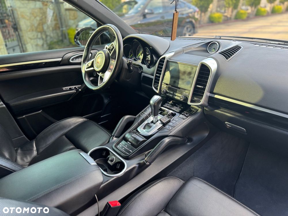 Porsche Cayenne S Platinum Edition - 12
