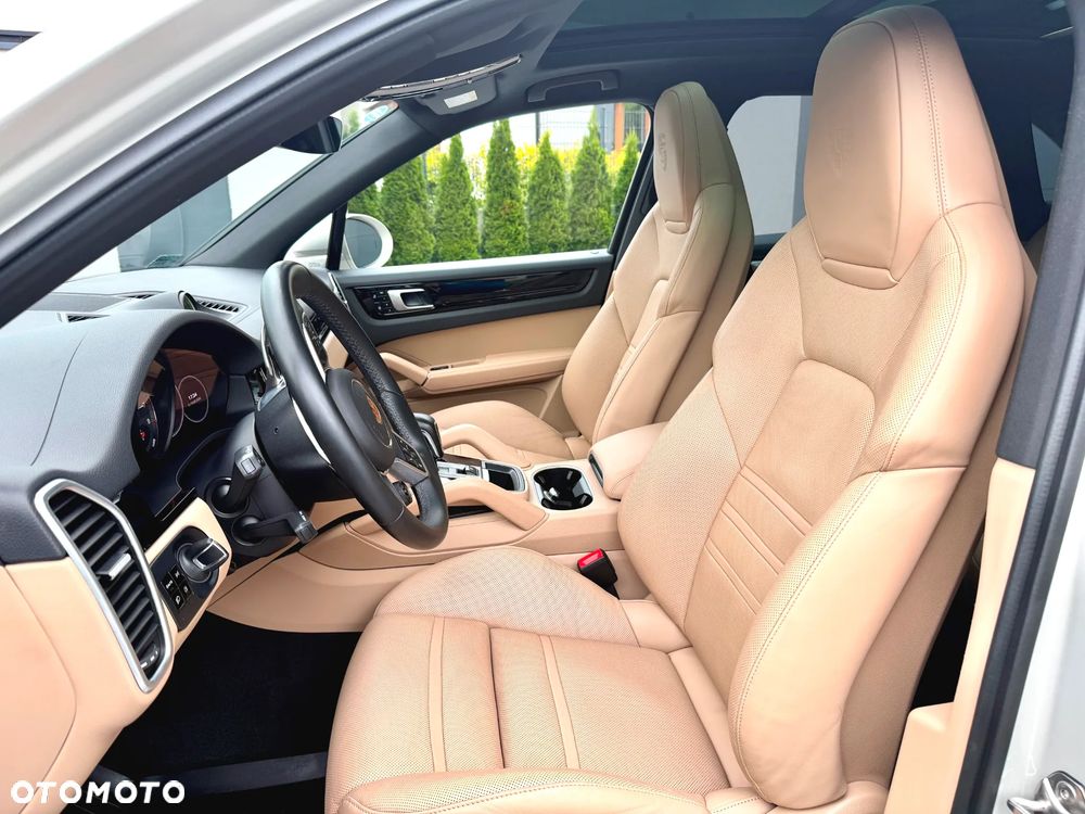 Porsche Cayenne Standard - 4