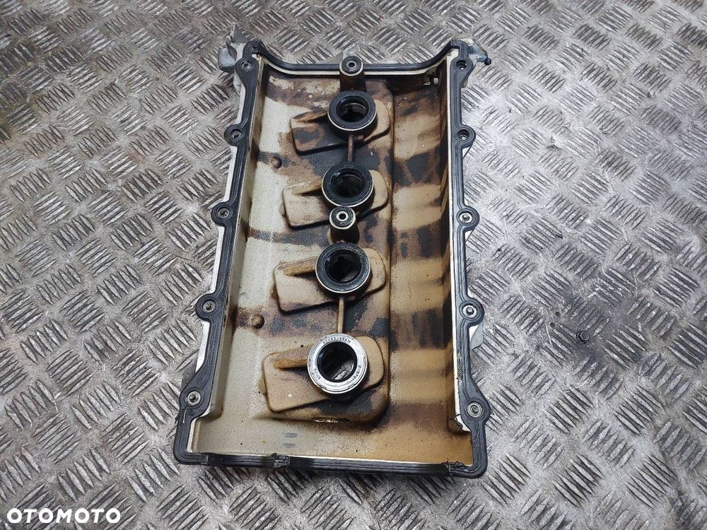 POKRYWA ZAWORÓW PRAWA AUDI A8 D3 4.2 V8 077103476AA - 4