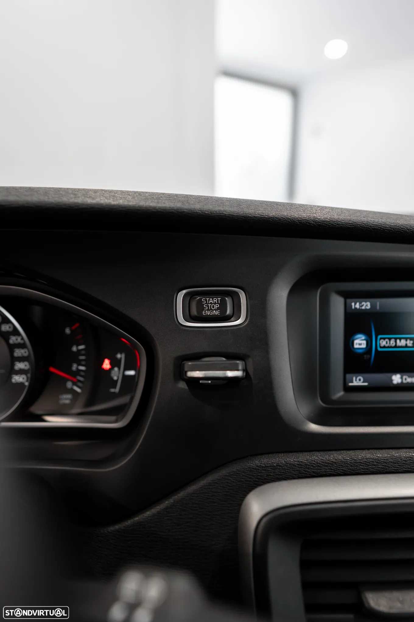 Volvo V40 1.6 D2 Momentum - 32