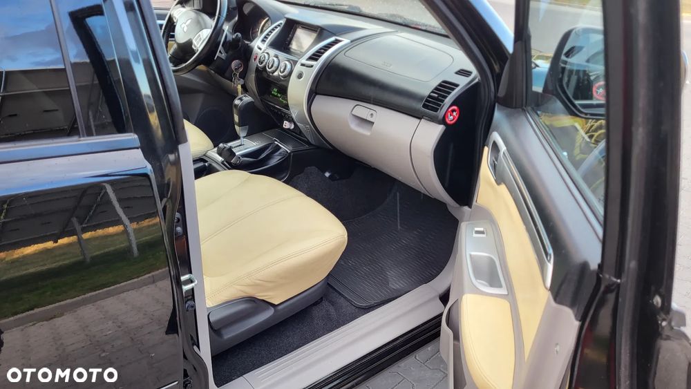 Mitsubishi Pajero Sport 2.5 DID Intense + - 20