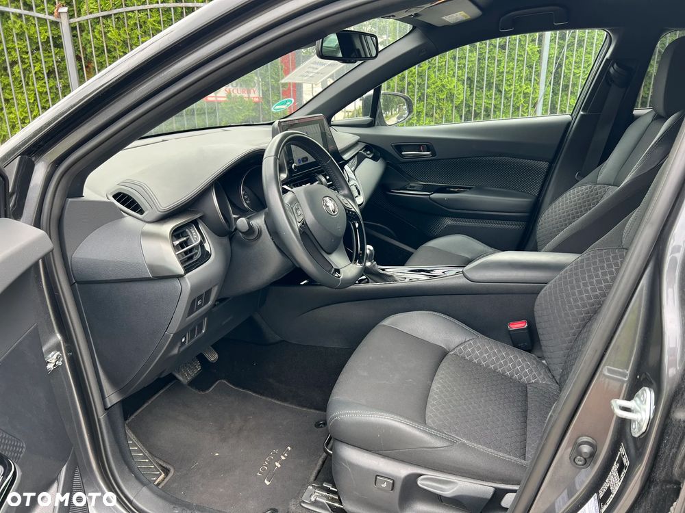 Toyota C-HR ver-1-8-hybrid-executive - 29