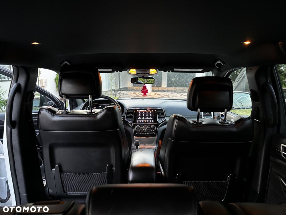 Jeep Grand Cherokee - 23