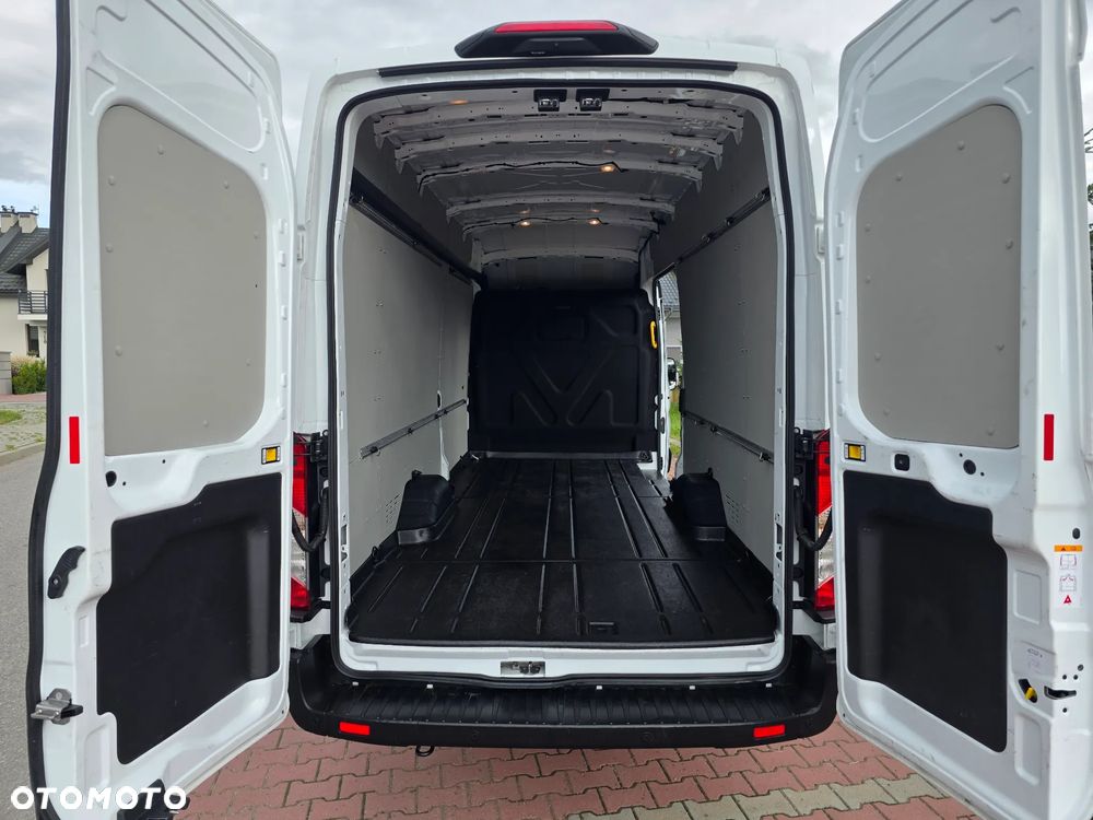 Ford Transit L4 RWD Trend - 20