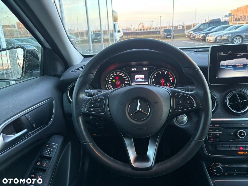 Mercedes-Benz GLA - 13