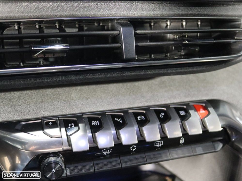 Peugeot 3008 1.6 Hybrid GT Pack e-EAT8 - 21