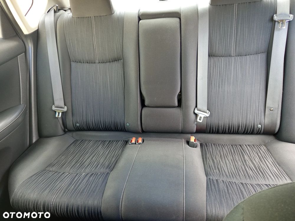 Nissan Sentra - 12