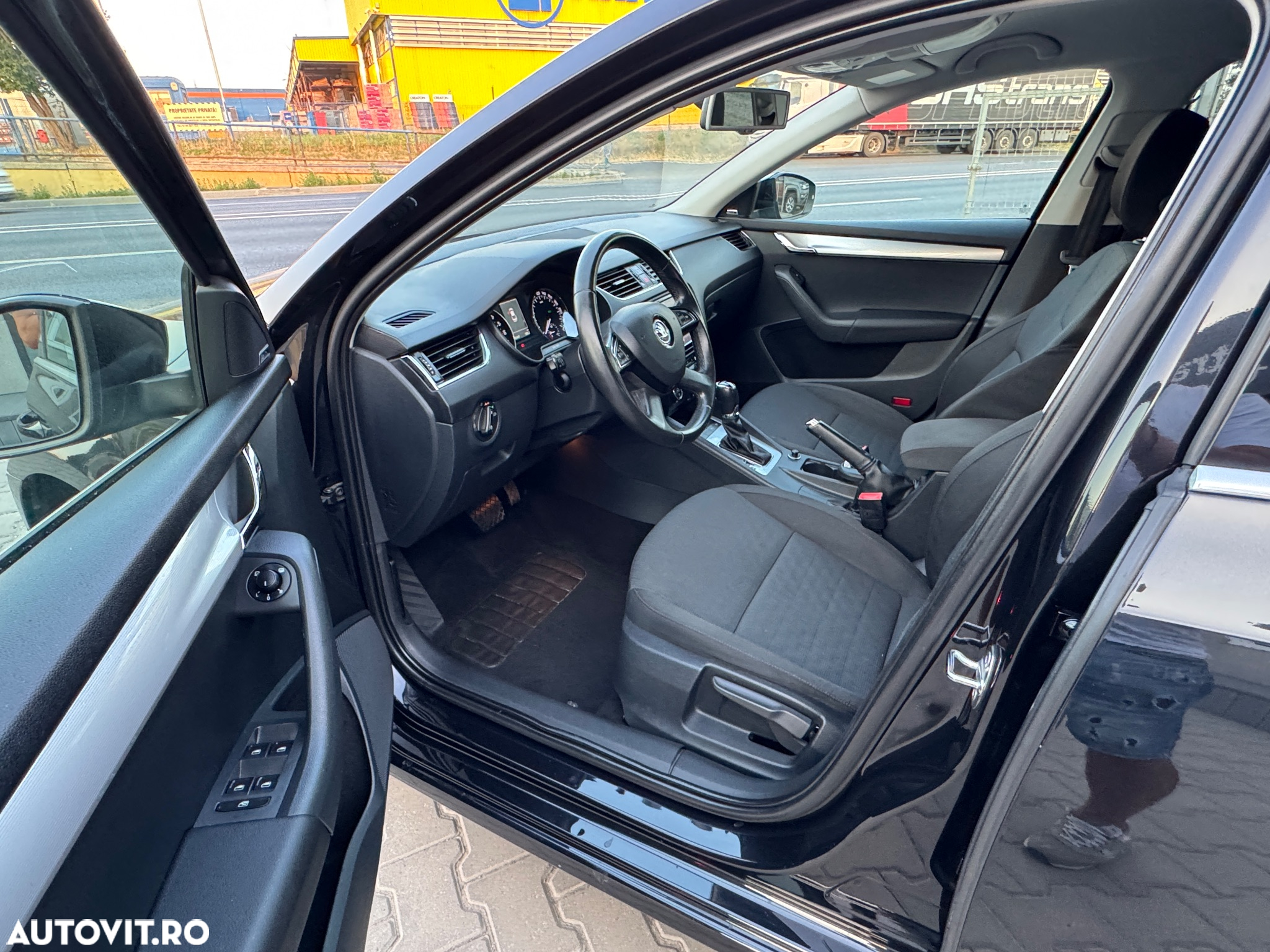 Skoda Octavia 1.6 TDI DPF DSG Elegance - 5